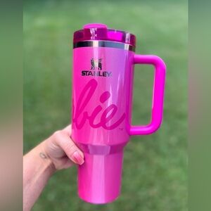 🎀✨🪩Barbie Icon 30oz Quencher!